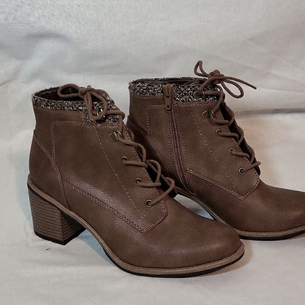 Whit Mountain Brown Zip Boots , Size 8 1/2. Never Worn